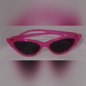 Vintage-Inspired Pink Cat Eye Clout Goggles by Livhò” only worn twice like new